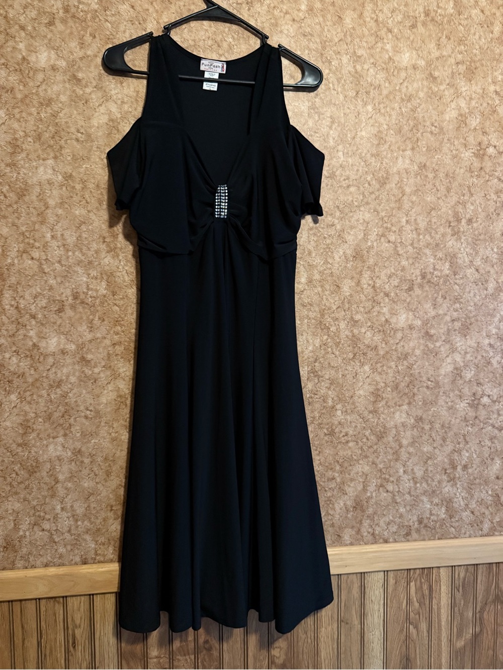 FunFash Black Cold-Shoulder Midi Dress with Rhinestone Detail